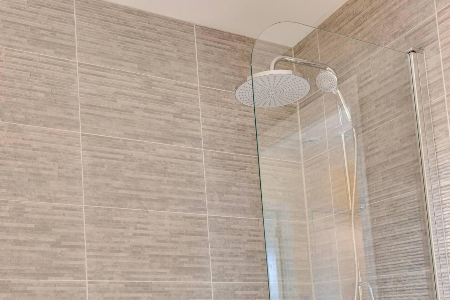 Rumah liburan Modern And Spacious Townhouse With Free Parking Pass The Keys Cambridge (Cambridgeshire)