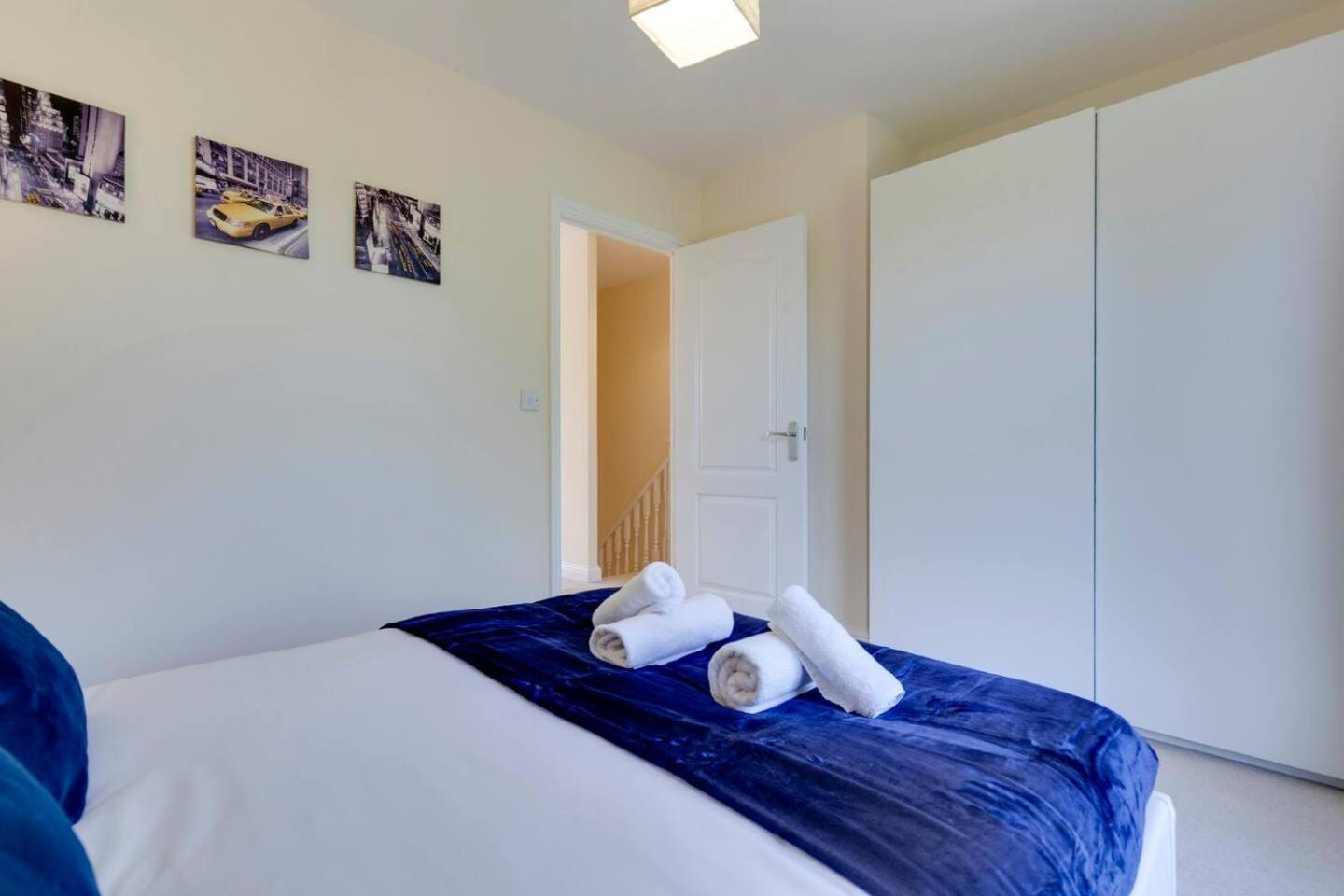 Rumah liburan Modern And Spacious Townhouse With Free Parking Pass The Keys Cambridge (Cambridgeshire)
